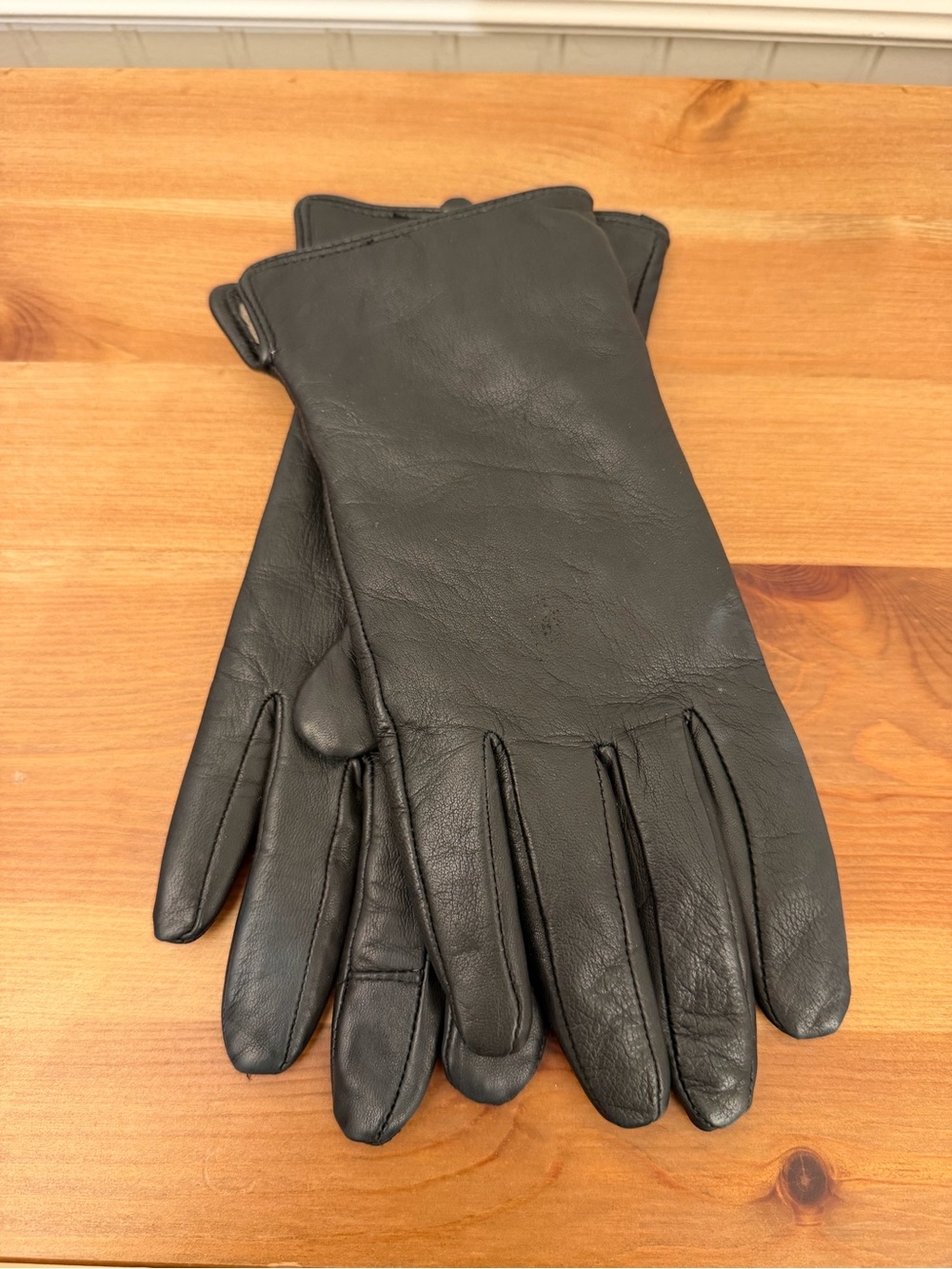 Women’s Black Leather Gloves